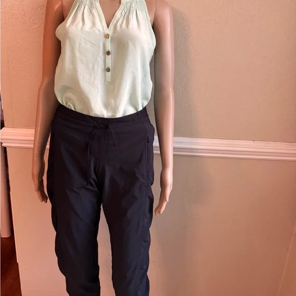 Athleta black Cropped Jogger Pants size 0  used . - Picture 10 of 12